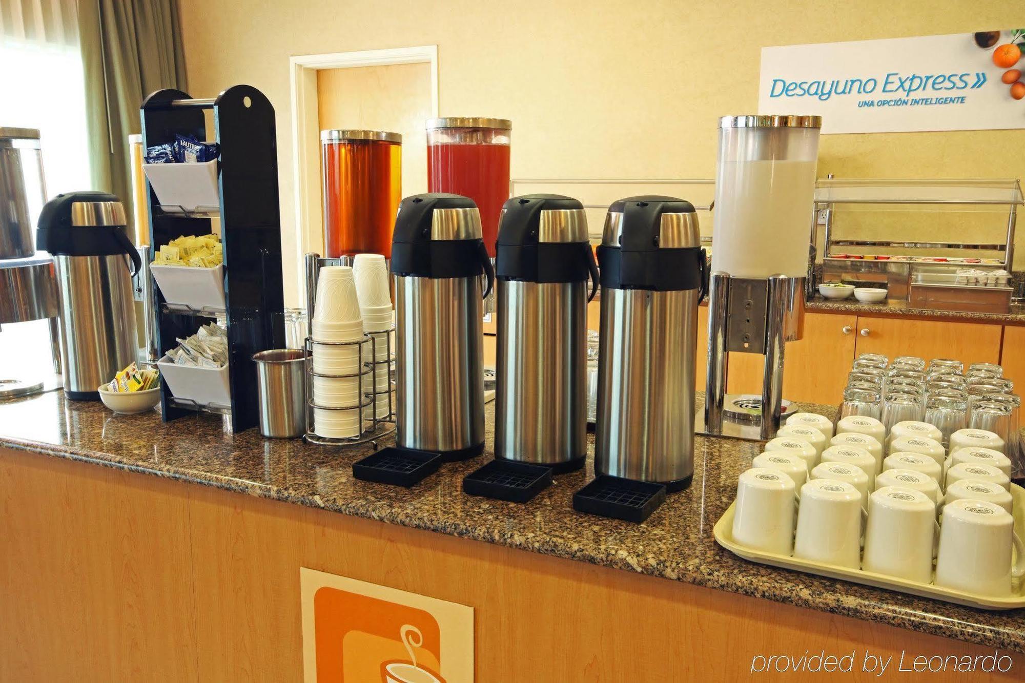 Istay Hotel Сьюдад-Хуарес Екстер'єр фото Coffee and tea dispensers