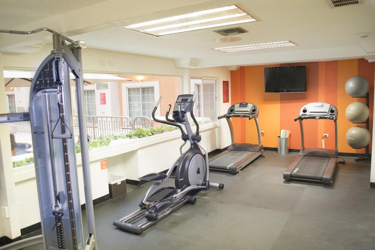Istay Hotel Сьюдад-Хуарес Екстер'єр фото A typical gym
