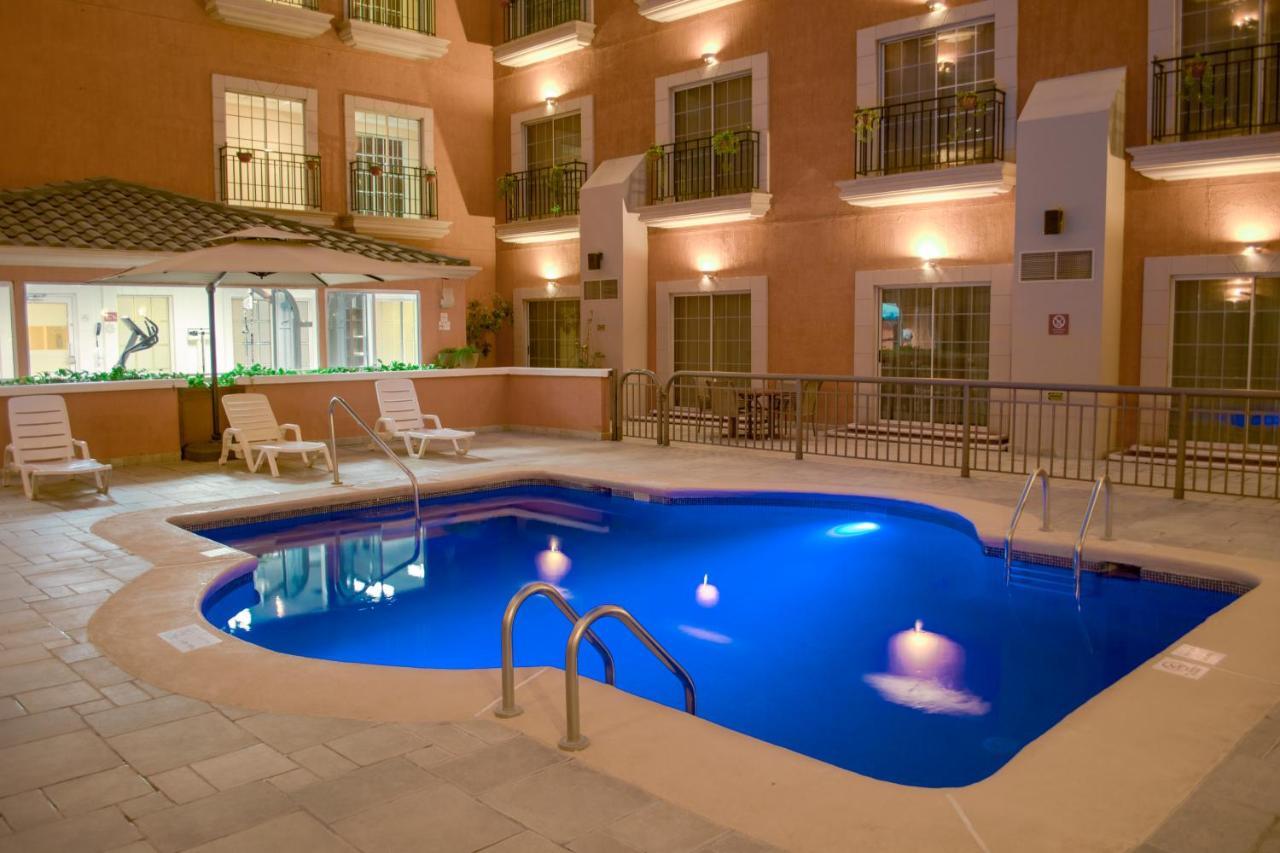 Istay Hotel Сьюдад-Хуарес Екстер'єр фото Hotel's pool